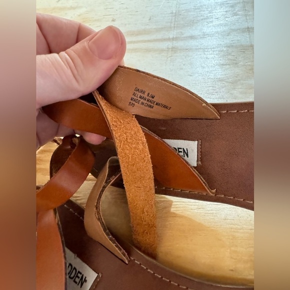 Women's Steve Madden Dairr Flat
Sandal size 9,5 - Picture 2 of 7